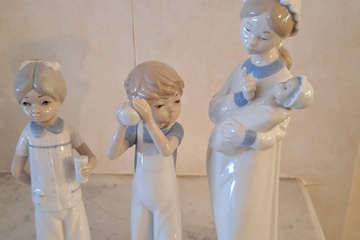 Afbeelding van Beeldjes porselein 3 stuks