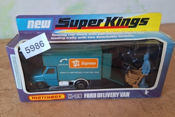 Afbeelding van Matchbox SuperKings, K-29 Ford Delivery Van '75 Express' met figuur en steekwagen, 1:43