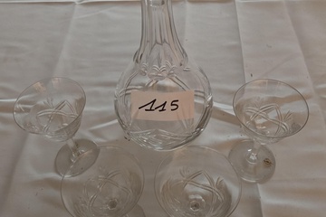 Afbeelding van Kristallen karafset bestaande uit een geslepen drankkaraf met stop en vier bijbehorende glazen – Lot 115