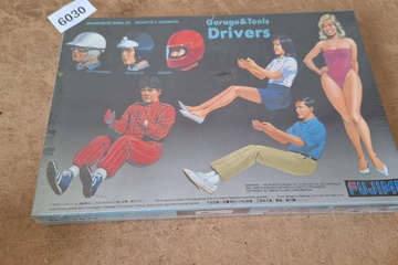 Afbeelding van Fujimi, Garage & Tools Drivers Figuren Set Plastic Bouwpakket, 1:24