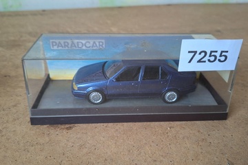 Afbeelding van Paradcar Renault 19 RT Chamade metallic blauw diecast model in displaybox (1:43)