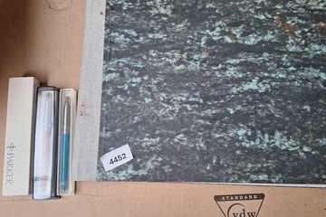 Afbeelding van oude dagontvangsten boek en pennen