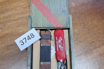 Afbeelding van Red Mechanic Horloge nieuw in houten opbergdoos met zakmes