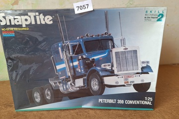 Afbeelding van Monogram / SnapTite Peterbilt 359 Conventional bouwdoos (1:25)