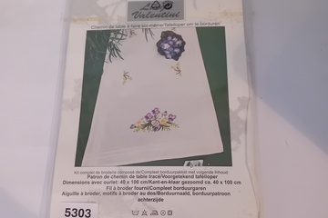 Afbeelding van Tafelloper borduren