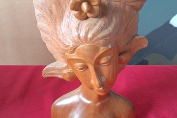 Afbeelding van Houten beeld Vrouw  Bali