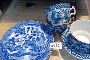 Afbeelding van Set thee kopjes en borden