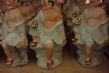 Afbeelding van lot Oosterse beeldjes met afneembaar hoofd +/- 20 stuks