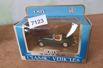 Afbeelding van ERTL '48 Jaguar XK-120 Classic Vehicles diecast model (1:43)