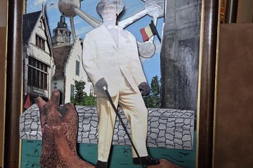 Afbeelding van Gekleurde kunstzinnige collage met een man in wit pak, het Atomium en Belgische vlaggen, gedateerd 1998 – Lot 135
