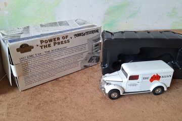 Afbeelding van Matchbox Models of Yesteryear Power of the Press, 1937 GMC Van 'The Australian', 1:43