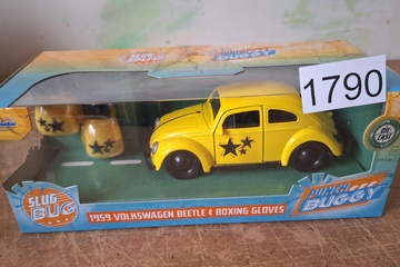 Afbeelding van Punch Buggy Jada Volkswagen Beetle & Boxing Gloves modelauto