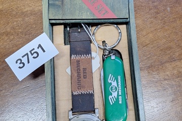 Afbeelding van Red Mechanic Horloge nieuw in houten opbergdoos met zakmes