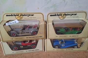 Afbeelding van Matchbox Models of Yesteryear Multi-Pack, 1906 Rolls-Royce Silver Ghost / 1912 Simplex-50 / 1914 Prince Henry Vauxhall / 1934 Riley MPH (4 stuks), 1:43