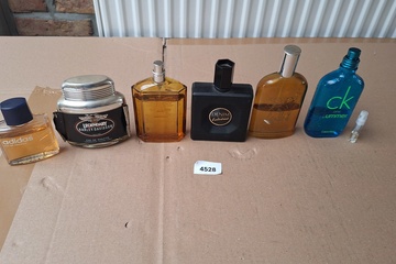 Afbeelding van lot Parfumflessen