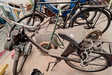 Afbeelding van Solex 2200 bromfiets start en rijdt