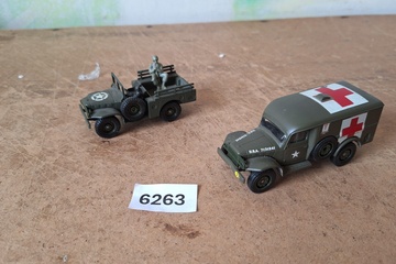 Afbeelding van Solido Militaire US Army jeep met militair en ambulance ziekenauto (set van 2 stuks)