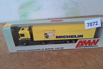 Afbeelding van AWM MAN 'Michelin' vrachtwagen met oplegger (1:87)