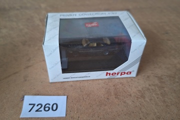 Afbeelding van Herpa BMW Z8 'Private Collection' cabriolet zwart/beige interieur in luxe displaybox (1:87)