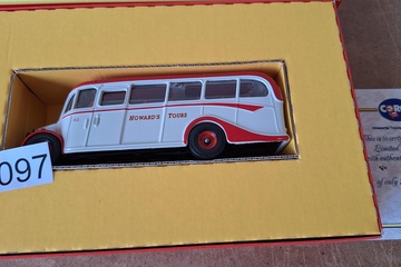 Afbeelding van Corgi limited edition Bedford OB Coach Howard's tours