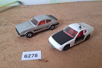 Afbeelding van Corgi Toys, Ford Capri (zilvergrijs) en Porsche 924 "Police" auto (set van 2 stuks)