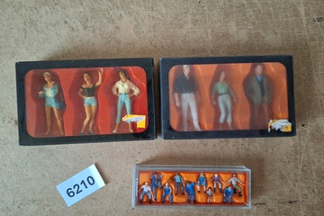 Afbeelding van Preiser, Verzameling miniatuurfiguren (set van 3 doosjes met diverse staande en zittende personen)