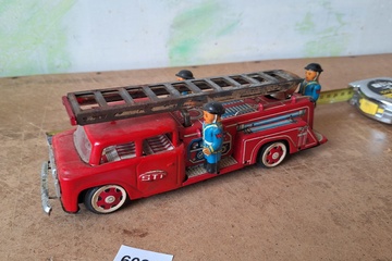 Afbeelding van Brandweerwagen met brandweermannen en ladder ("STI") - Blikken speelgoed