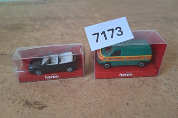 Afbeelding van Herpa Volkswagen Golf III Cabrio & Volkswagen Transporter T4 'Jägermeister', set van twee (1:87)