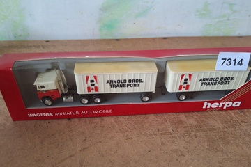 Afbeelding van Herpa Ford Transcontinental "Arnold Bros. Transport" vrachtwagen met dubbele oplegger (1:87)