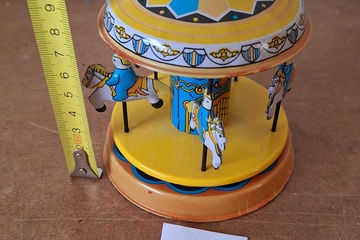 Afbeelding van Paardemolen blikken speelgoed