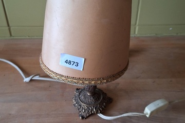 Afbeelding van tafellamp kap heeft schade getest en werkend