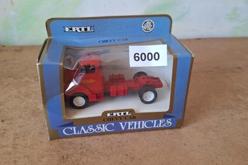 Afbeelding van Ertl Classic Vehicles, 1950 Chevy Semi Cab Red, 1:43