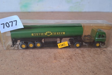 Afbeelding van Fiat 690 'Benzin BP Diesel' tankwagen (1:87)