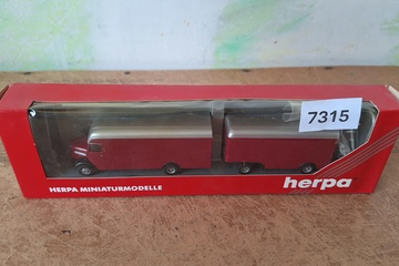 Afbeelding van Herpa Mercedes-Benz klassieke bakwagen met aanhanger (bordeauxrood) (1:87)