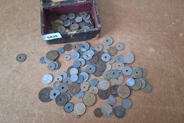 Afbeelding van oude munten in kistje