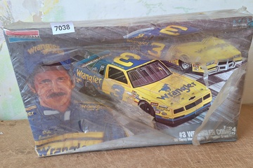 Afbeelding van Monogram Dale Earnhardt #3 Wrangler Combo (Chevrolet Monte Carlo + Pontiac Grand Prix) 1:24