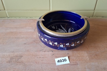 Afbeelding van Asbak op messing voetjes Italiaans kobalt Blauw 15*8cm
