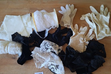 Afbeelding van Handschoenen en partij kant