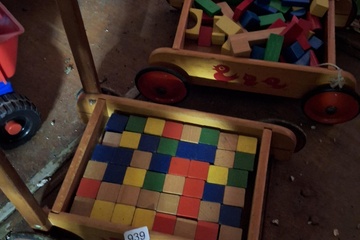 Afbeelding van Houten loopwagentjes met blokken