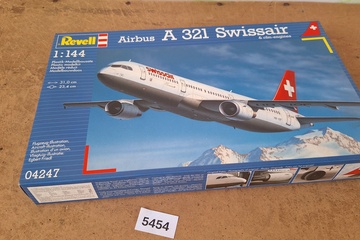 Afbeelding van Revell Airbus A321 Swissair 1:144
