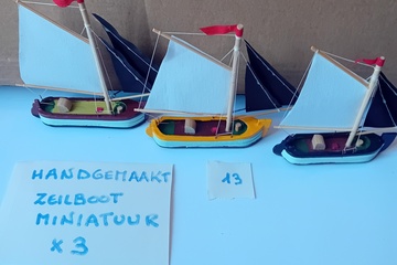 Afbeelding van Miniatuur Zeilboten ahndgemaakt 3 stuks