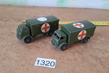 Afbeelding van Dinky toys Military ambulance 2 stuks