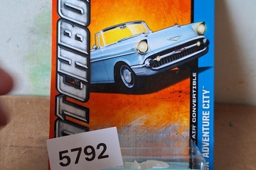 Afbeelding van Matchbox, 1957 Chevy Bel Air Convertible 'MBX Adventure City', 1:64