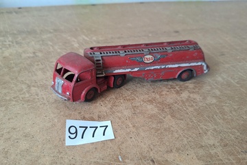 Afbeelding van Dinky Toys tracteur panhard Esso Citern titan 