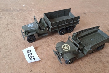 Afbeelding van Verzameling militaire transportvrachtwagens (set van 2 stuks groene legertrucks)