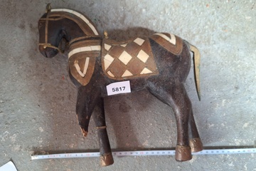 Afbeelding van Marwari Houten paard met schade
