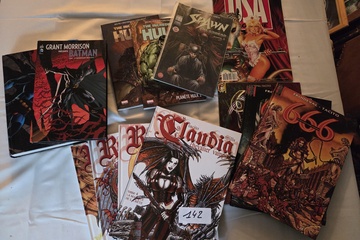 Afbeelding van Verzameling comics van diverse reeksen, waaronder Claudia Chevalier Vampire, 666, Batman, The Incredible Hulk, Spawn en USA Magazine – Lot 142