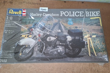 Afbeelding van Revell 7932 Harley-Davidson Police Bike plastic modelbouwset (1:8)
