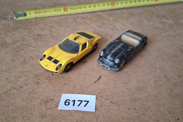 Afbeelding van Corgi Toys, Lamborghini Miura en oldtimer cabriolet (set van 2 stuks)