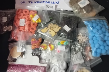Afbeelding van kralen en knutselgerief